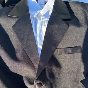 Boys Tuxedo Size 12 super cute